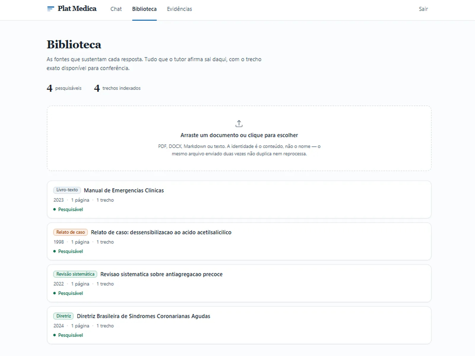 Tutor clínico: tela da biblioteca com área para arrastar PDF, DOCX ou Markdown e quatro documentos indexados — livro-texto, relato de caso, revisão sistemática e diretriz — cada um marcado como pesquisável